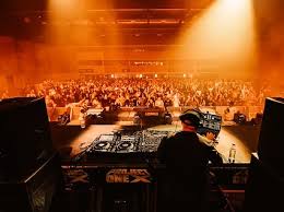 Silk by Sunburn - Image 3